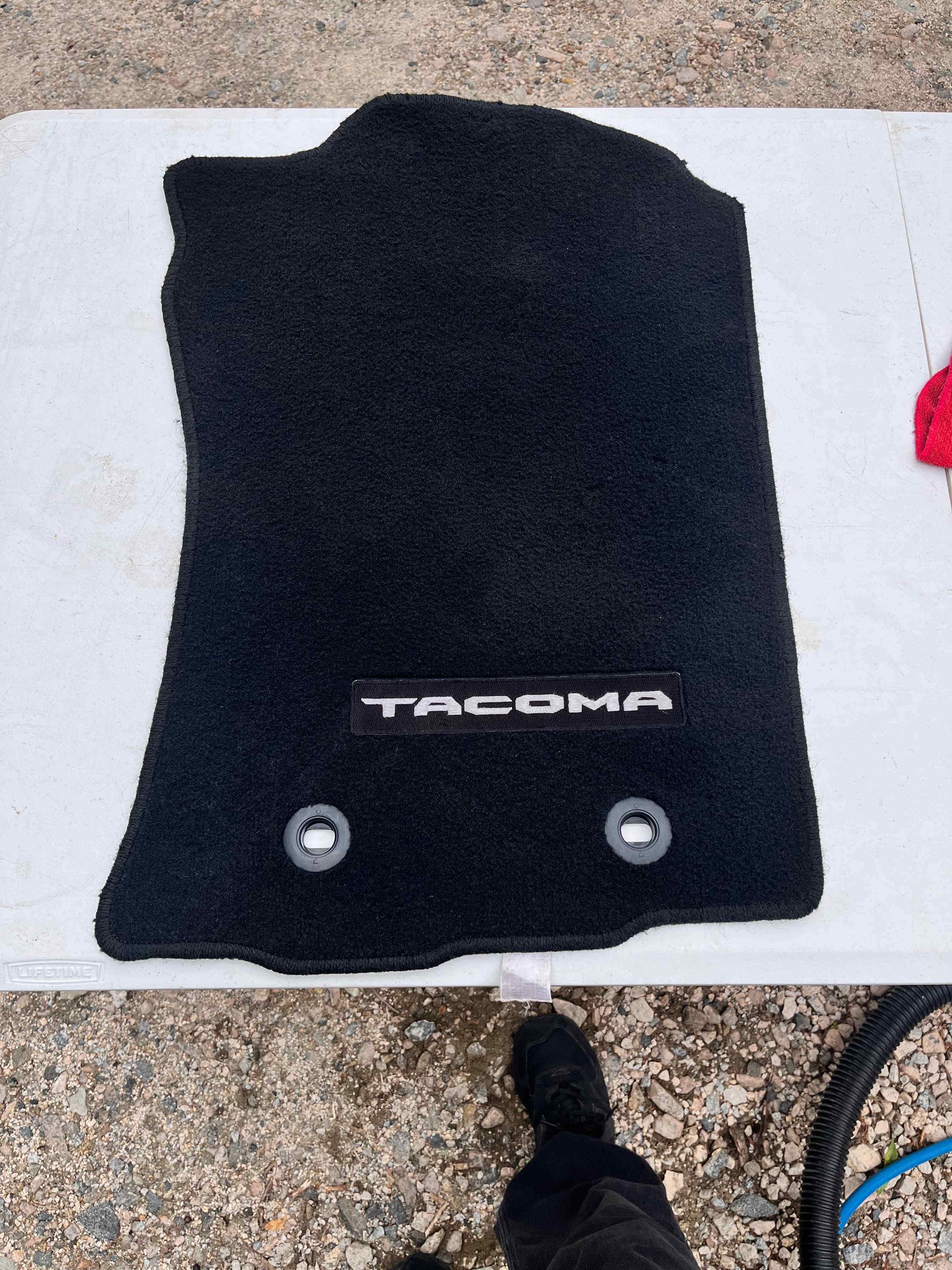 Black vehicle floor mat